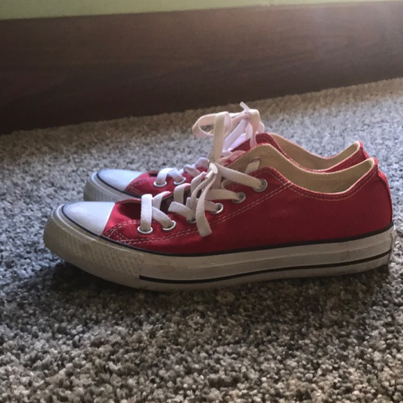 Red converse - Picture 2 of 3